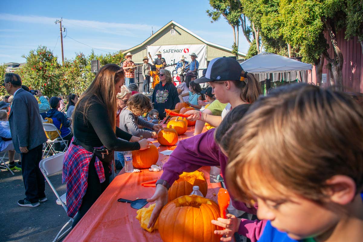Pumpkin Carving Tables In Front Of Stage 9334